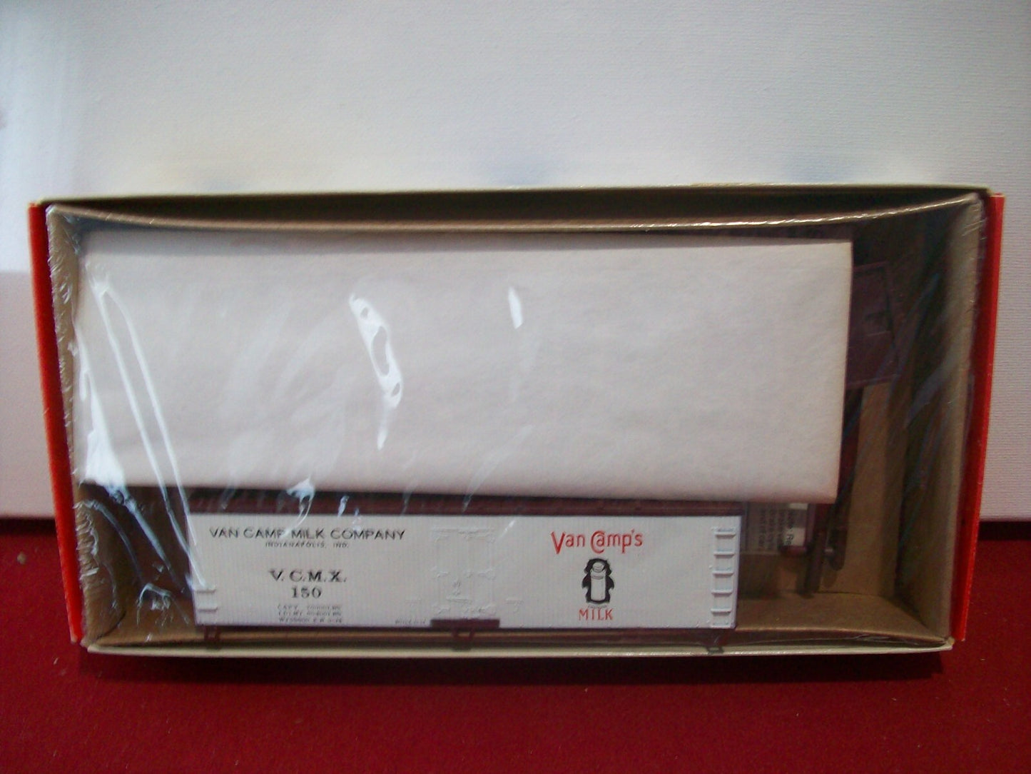HO Scale Walthers 932-2480 40' DS Wood Reefer "Van Camp's"