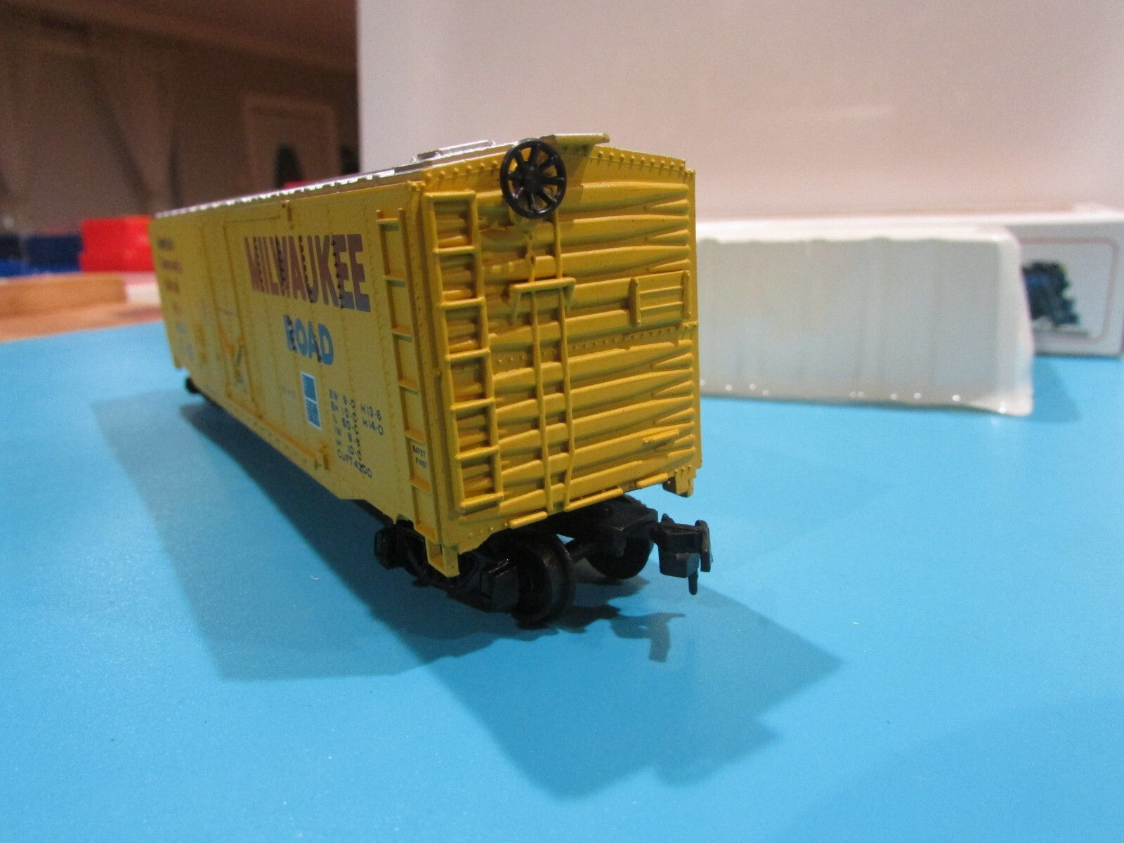 Ho Scale Bachmann Single Door Milwaukee Road Box Car #56500 Lot#1355