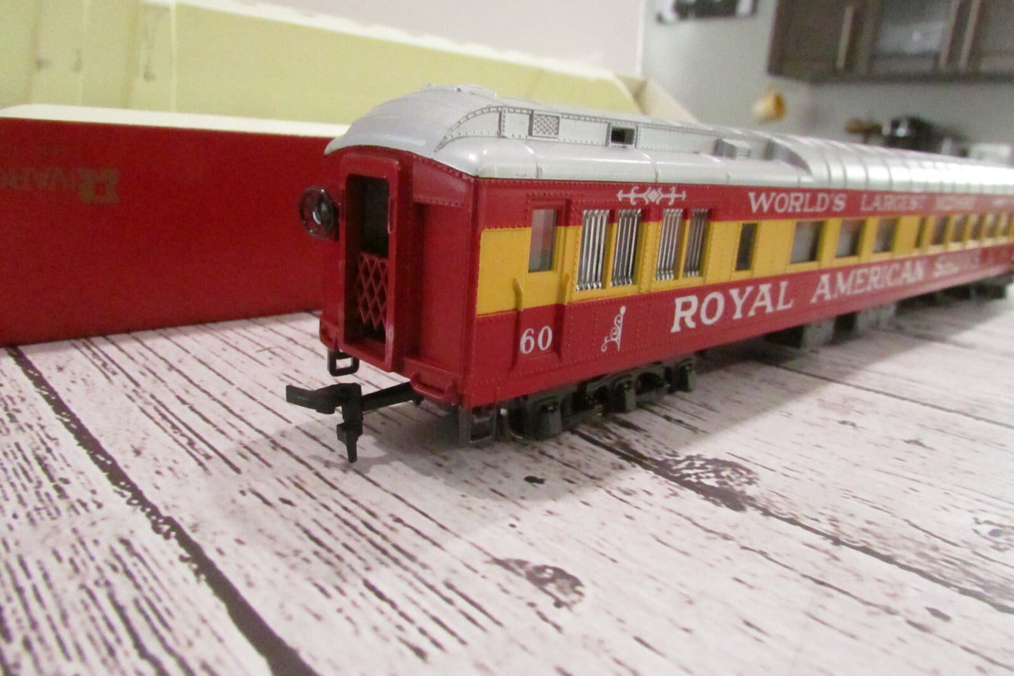 HO Scale Rivarossi Royal American Shows Observation Passenger Car RTR  Lot#3332