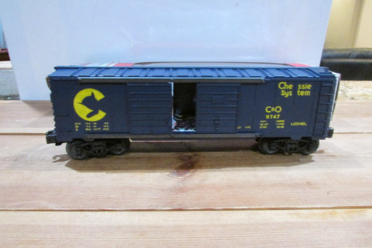 O Gauge  Lionel 69747 Chessie Double Door Box Car