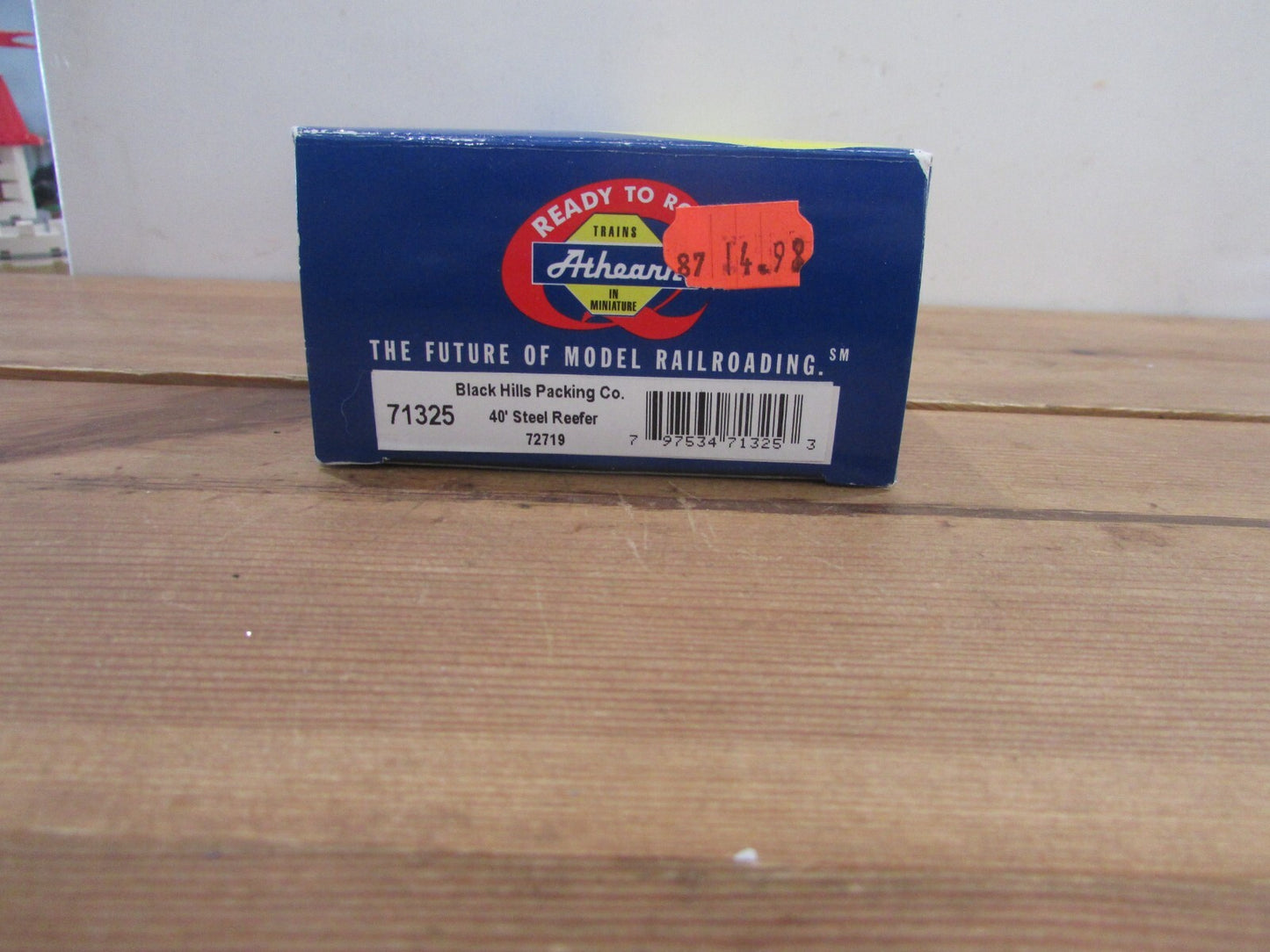HO Scale Athearn 71325 40' Steel Reefer Black Hills Packing Co. #72719