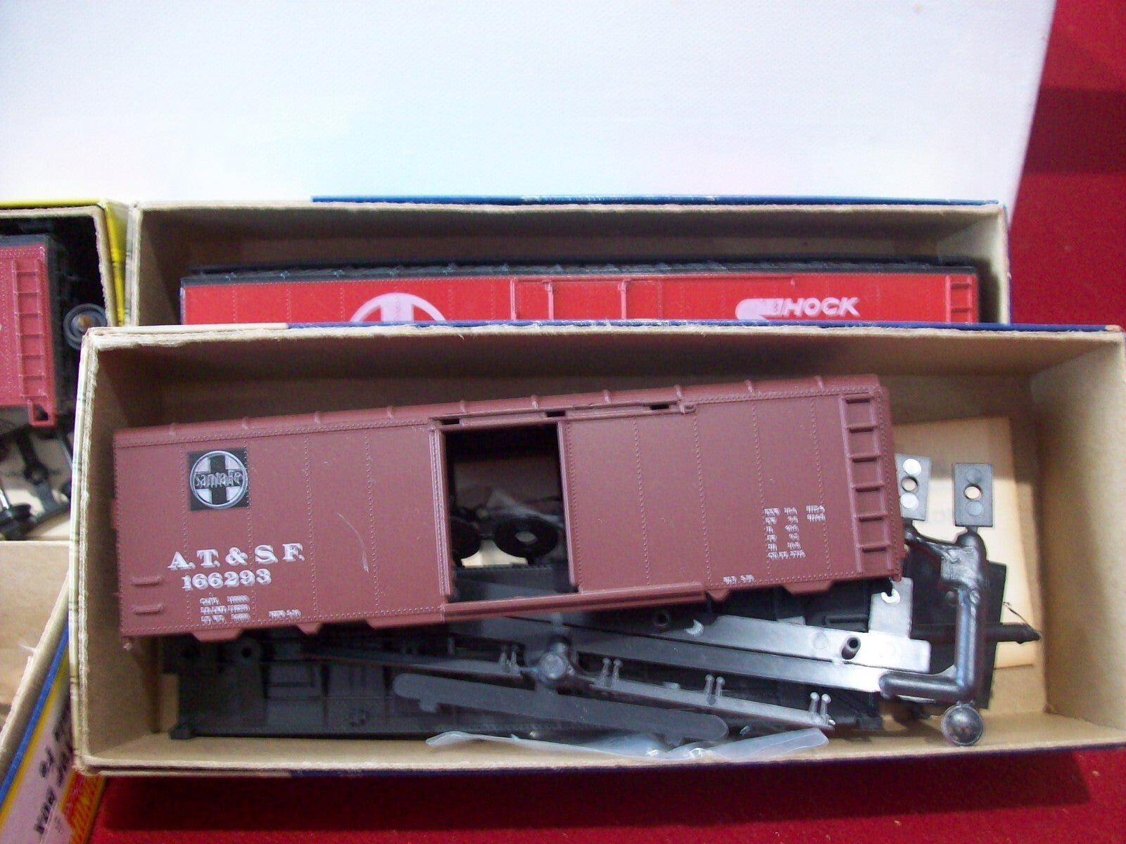 HO Scale (4)Roundhouse  Assorted Freights Cars " Santa Fe" Kits Cars Lot#0540