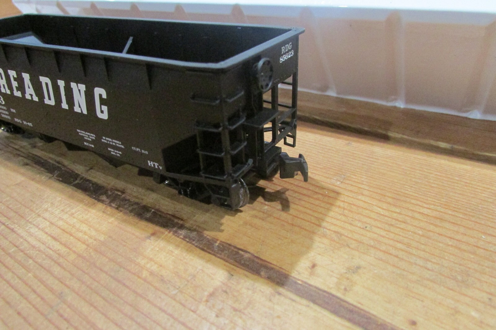HO Scale Atlas 1870-2 2Bay Offset Side Hopper  A4920