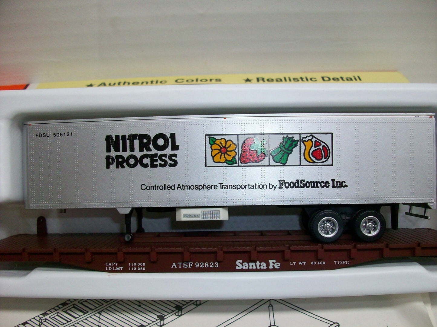 Ho Scale  Con-Cor 0001-009167 45' Nitrol Process Trailer on Santa Fe Flatcar Kit