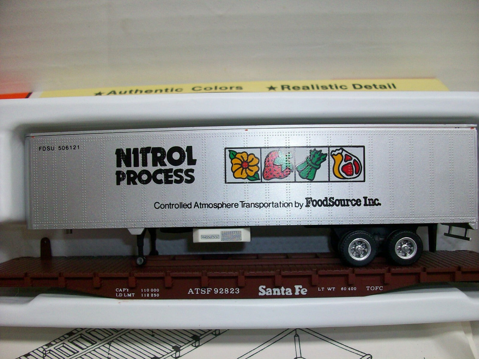 Ho Scale  Con-Cor 0001-009167 45' Nitrol Process Trailer on Santa Fe Flatcar Kit