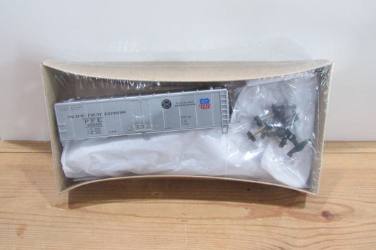 HO Scale Walthers 932-2512 40' Steel Reefer SP-UP Kit Car