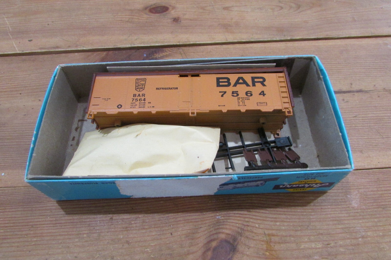 HO Scale Athearn 1615 40ft Reefer Car BAR ATH4568