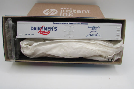 HO Scale RoundHouse 3607 50' Express Reefer Dairymen's   RH4839