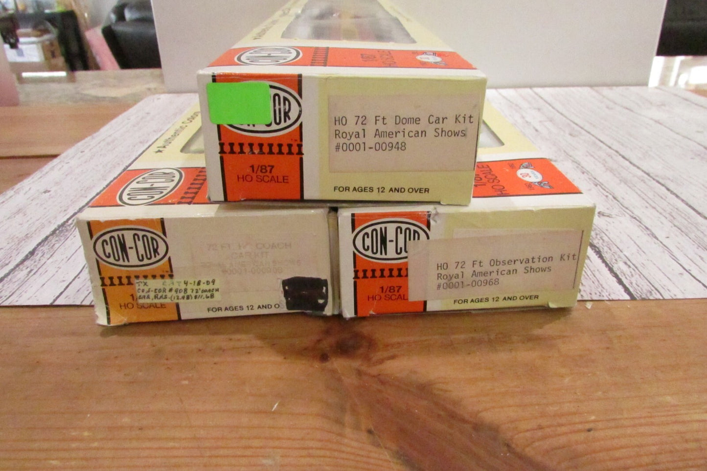 HO Scale Con-Cor (3) Royal American Shows Passenger Cars Kits  Lot#3335