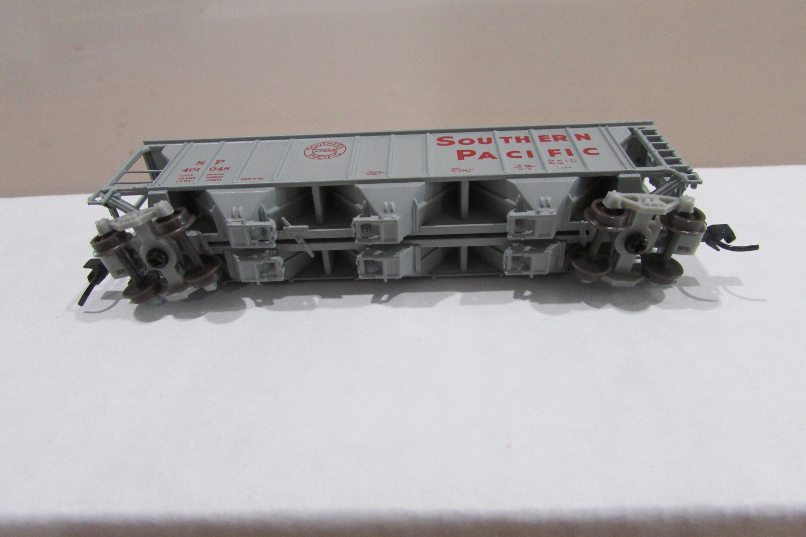 N Scale Athearn  11386 PS Covered Hopper " Souther Pacific"