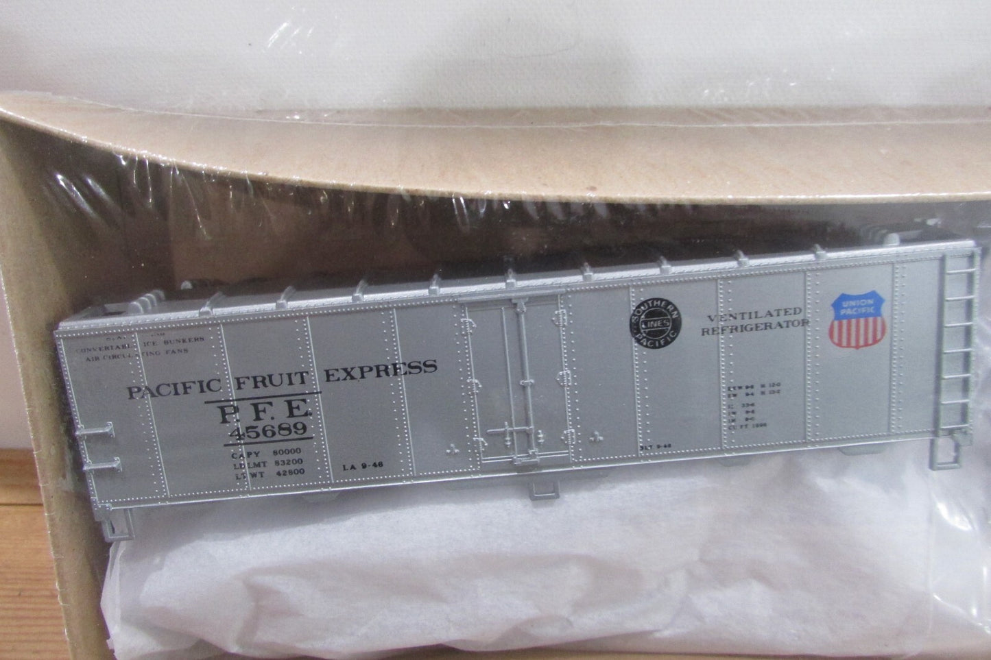 HO Scale Walthers 932-2512 40' Steel Reefer SP-UP Kit Car