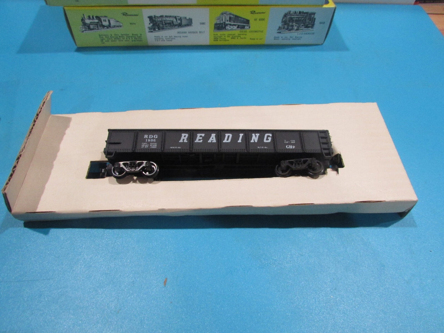 HO Scale AHM 5536 (3) Gondolas Cars with Load Reading Lot#3563
