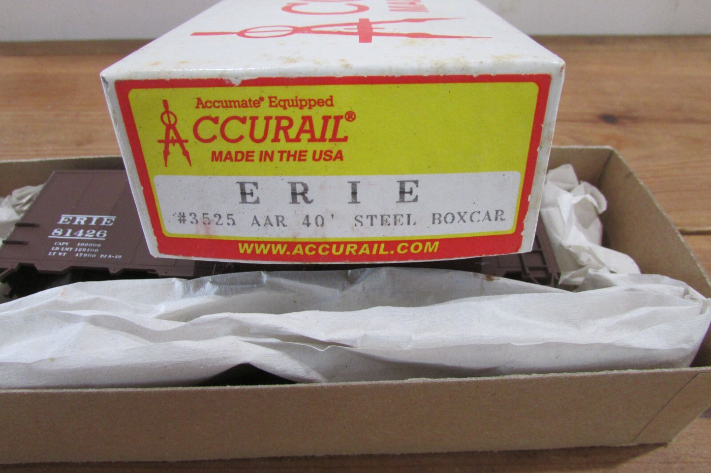 HO Scale Accurail 3525 40' Steel Box ERIE Kit