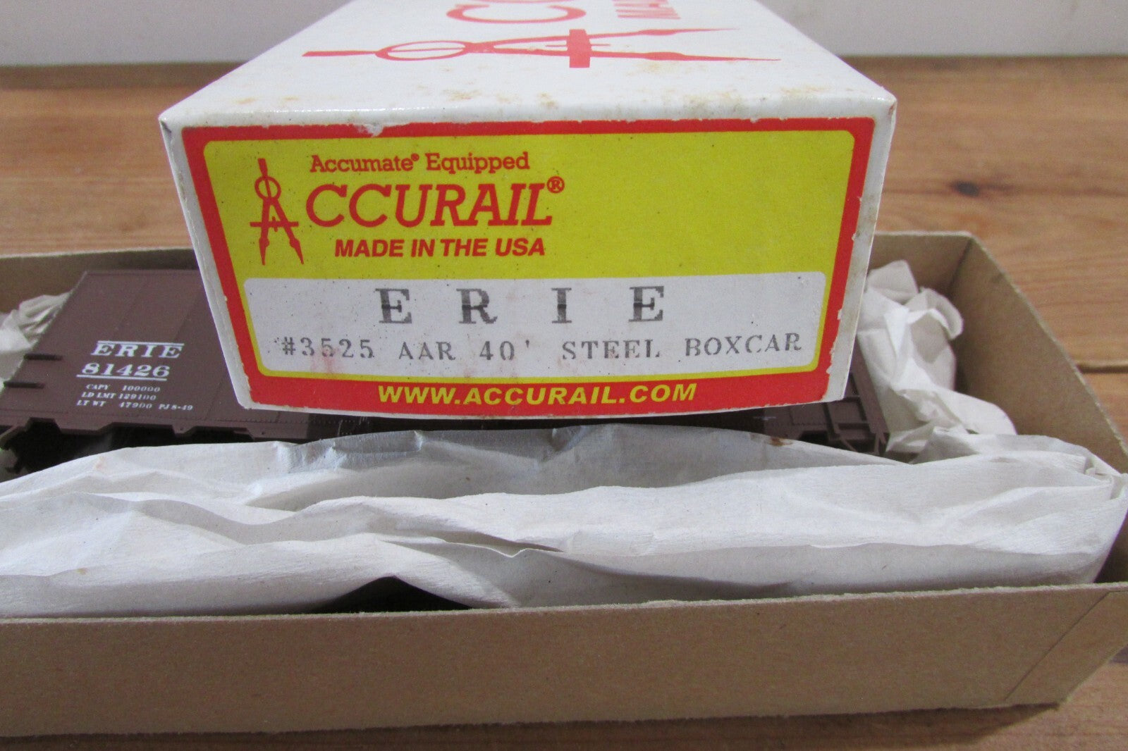 HO Scale Accurail 3525 40' Steel Box ERIE Kit