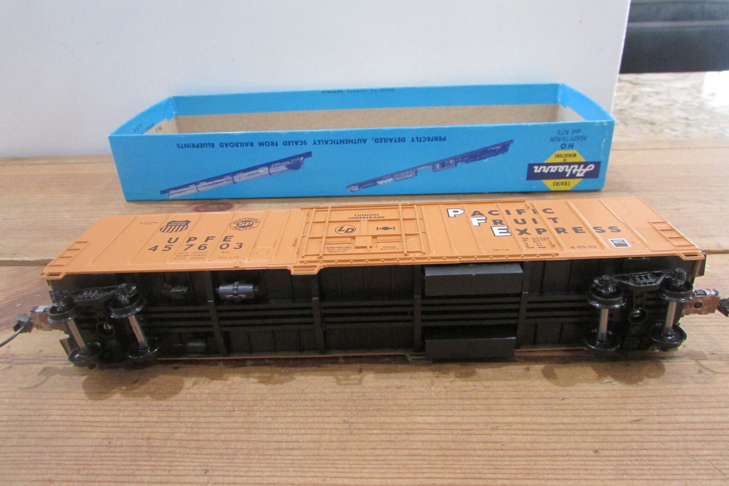 HO Scale Athearn 5465 57ft Reefer Car P.F.E. Lot#4545