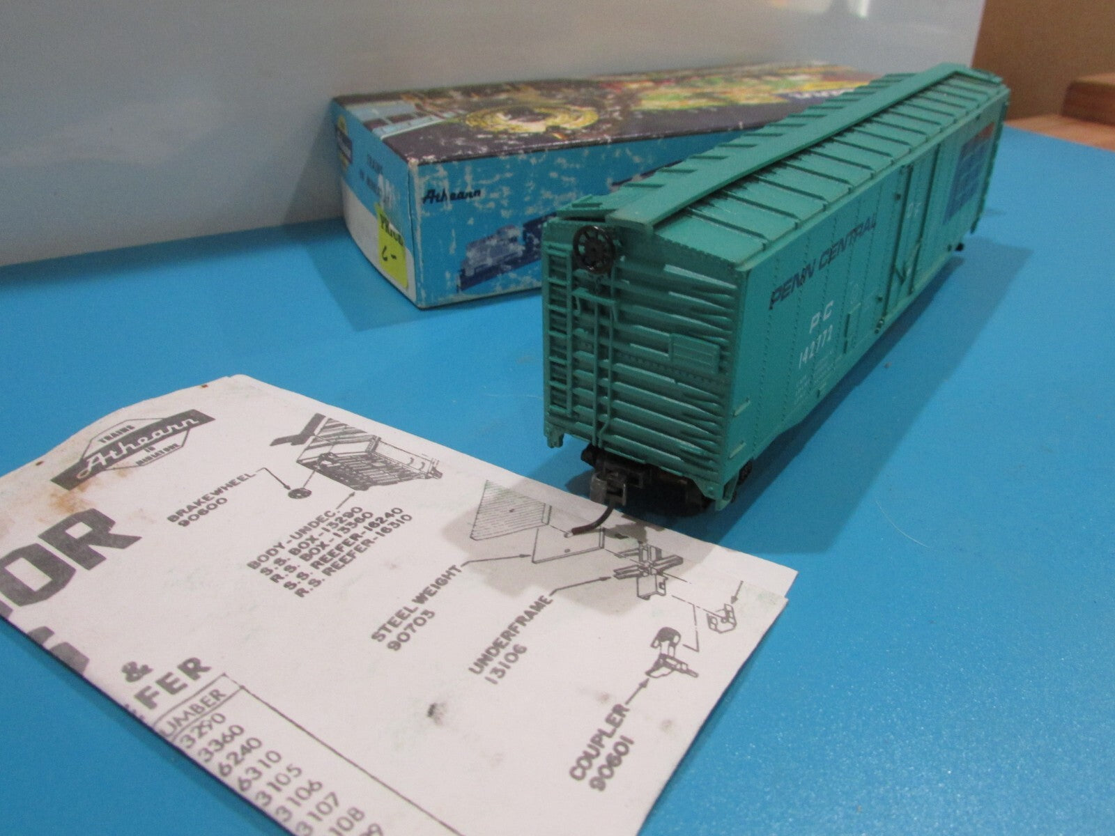 HO Scale Athearn 1327 50ft Boxcar Penn Central