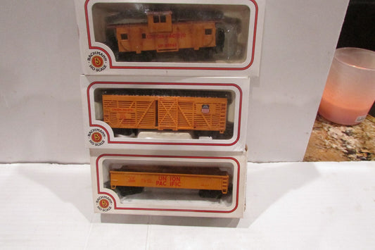 Ho Scale Bachmann (3) Assorted Union Pacific Cars Lot#3429