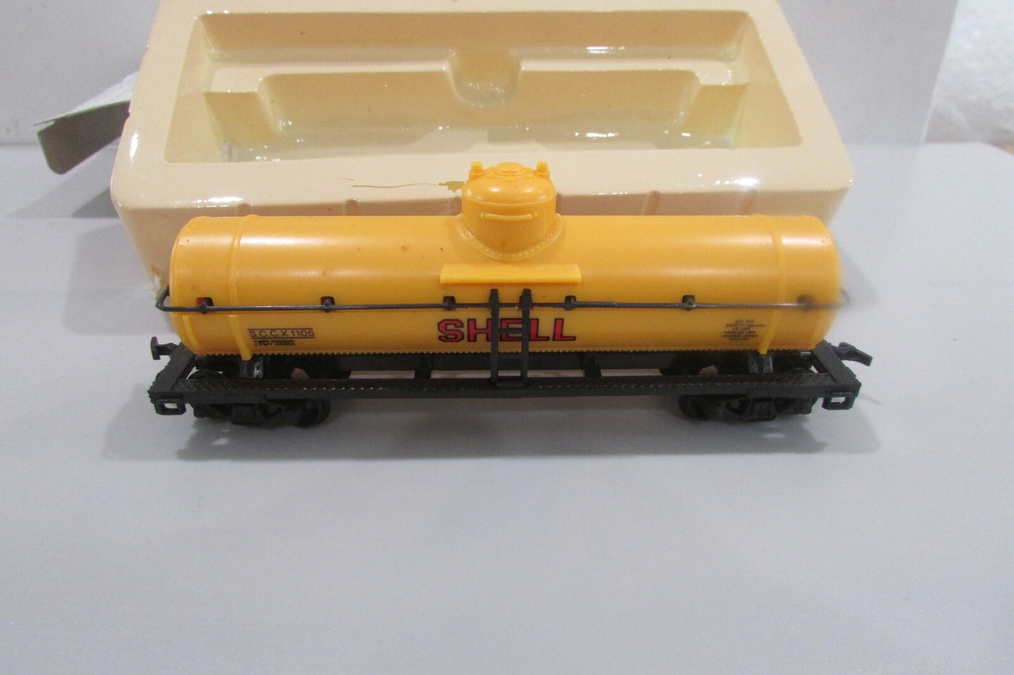 HO Scale Model Power 8103 Shell 40' Chemical Tank Car Lot#4258
