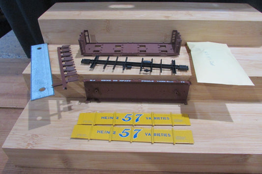 HO Scale Athearn 1476 Pickle Car-Closed HEINZ  ATH5191