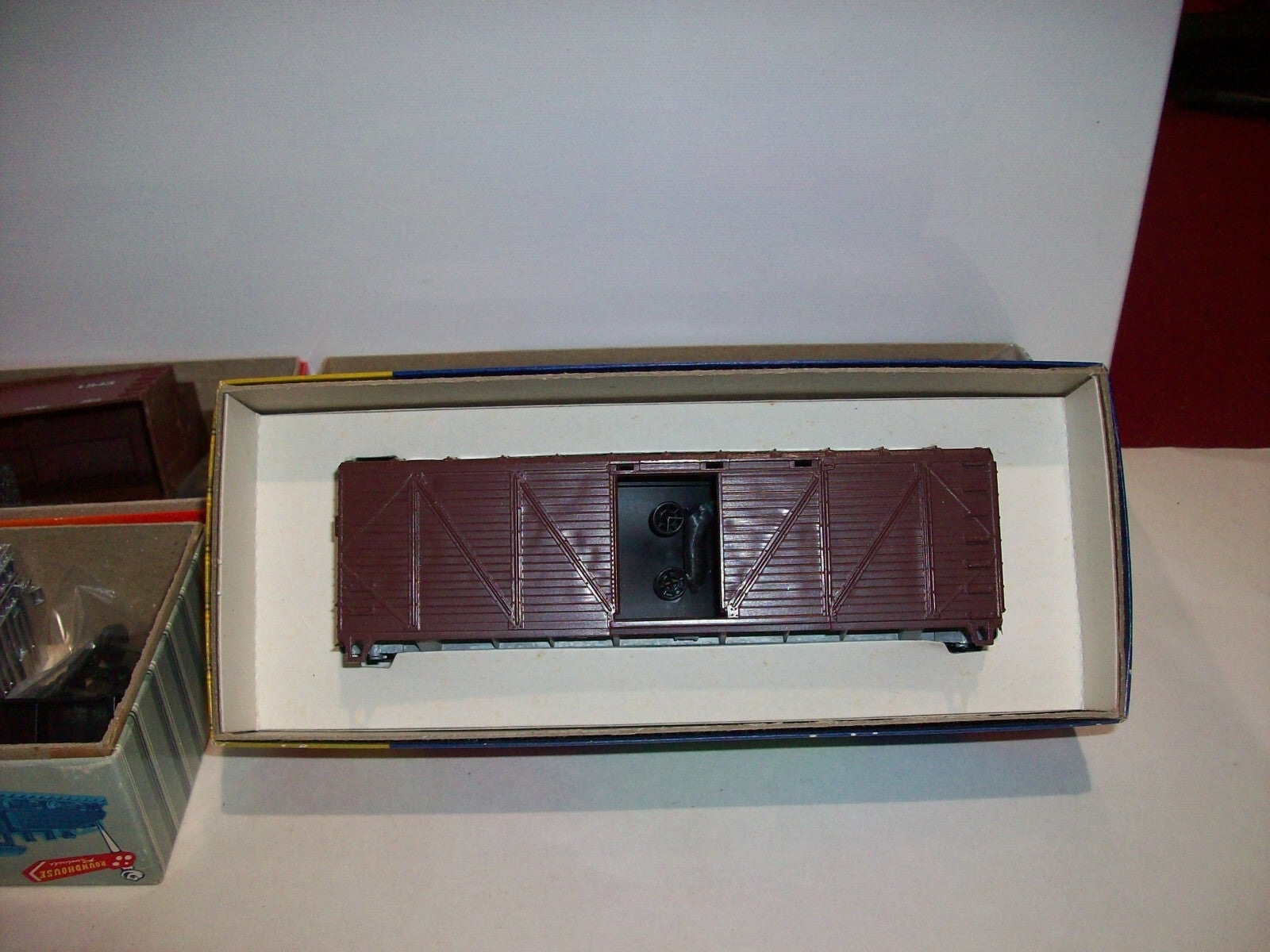 HO Scale (4) RoundHouse Assorted Freight Car Kits Lot#4121