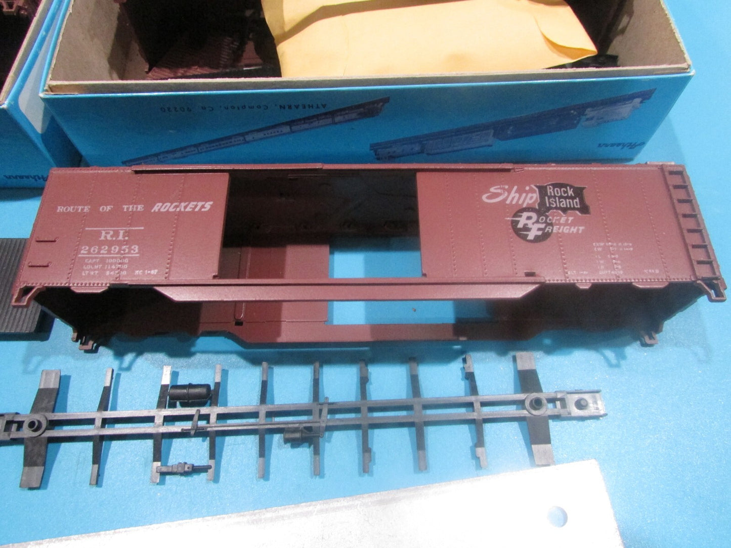 HO Scale Athearn 5037 50ft Auto Box Car Kit Rock Island Lot#1542