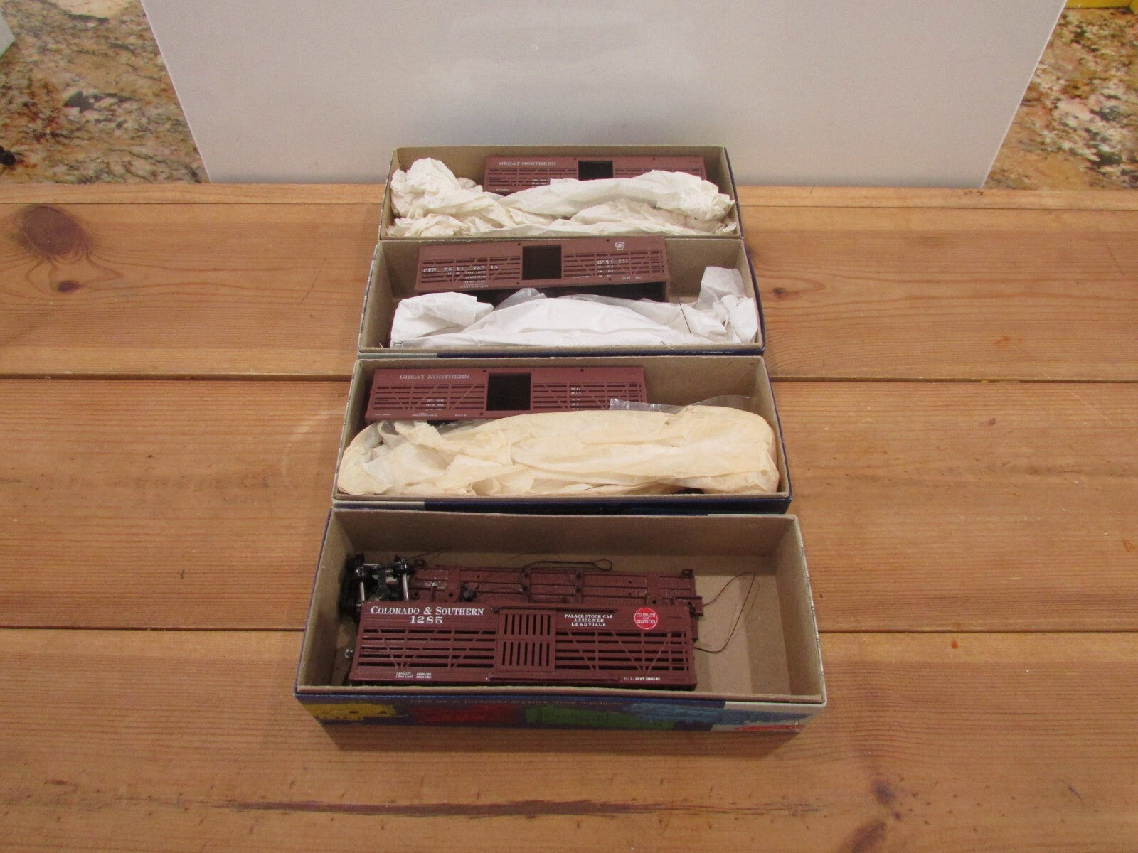HO Scale Roundhouse (4) Assorted Stock Cars Lot#1990