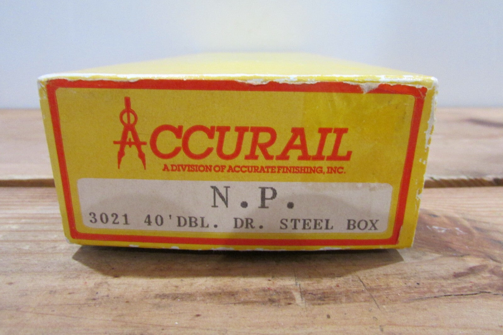 HO Scale Accurail 3021 40' Box Car Northern Pacific  Kit Lot#3994