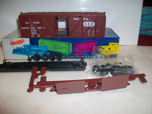 HO Scale Roundhouse 1028 Truss-Boxcar C & N.W Car KIT Lot#0556