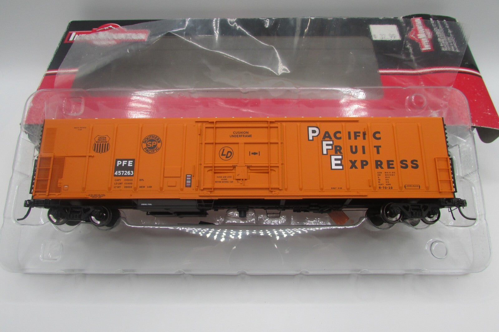 HO Scale Intermountain 48802-04 Refrigerator Car PFE Car#457263 Lot#3934