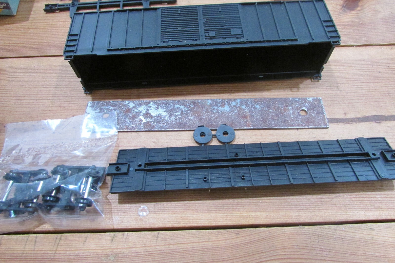 HO Scale Athearn/Roundhouse (5) Assorted Freight Cars "Undecorated" Lot#4232