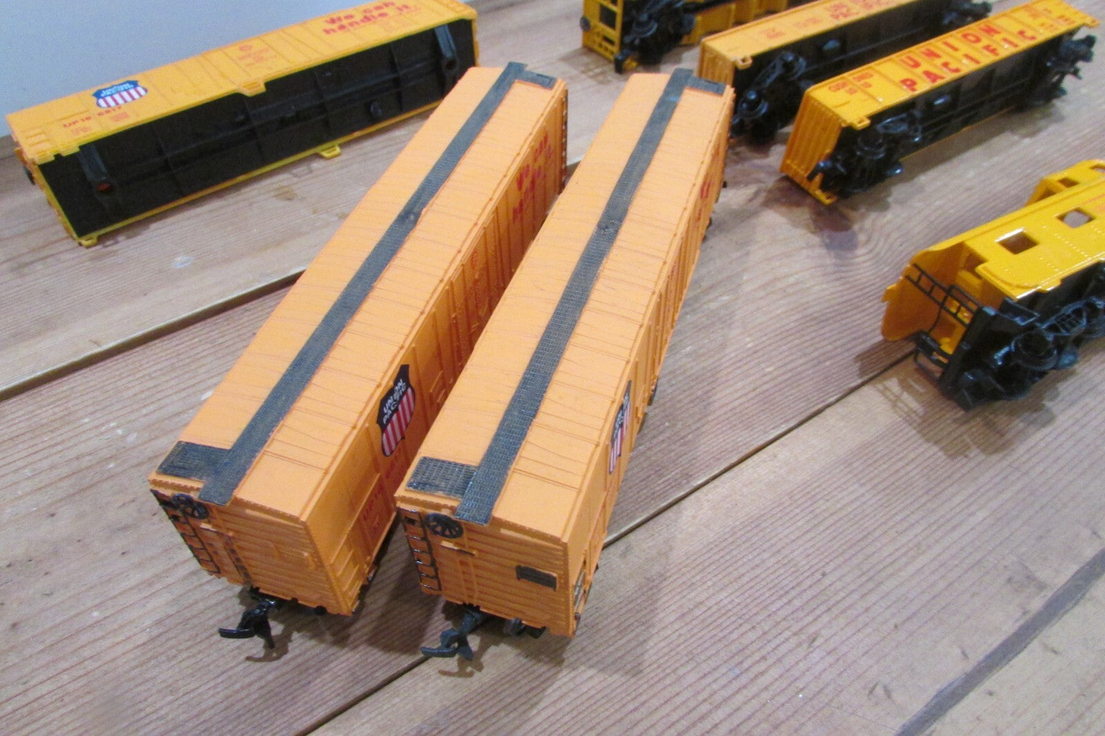 HO Scale (7) Assorted Union Pacific Shell &Freight Cars Lot#3751