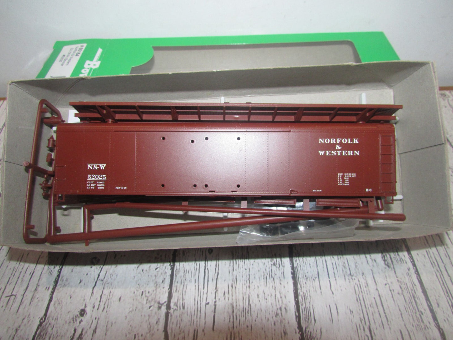 Ho Scale Bowser 60164 B-3 50' Box Car Kit Norfolk & Western #52025