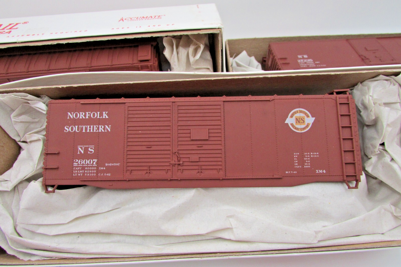 HO Scale Accurail (4) Assorted Freight Cars Kits Norflok Southern Lot#4815