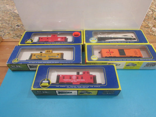 HO Scale (5) AHM Assorted Cabooses & Freight Cars Lot#2016