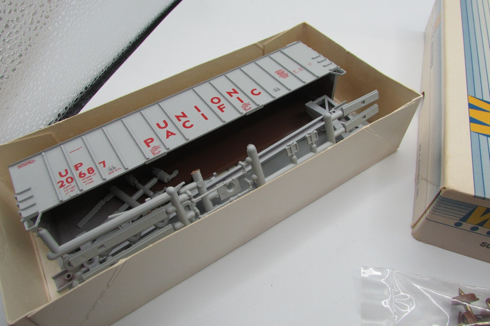 HO Scale Walthers 932-3655 50' Airslide Hopper Union Pacific WAL4872