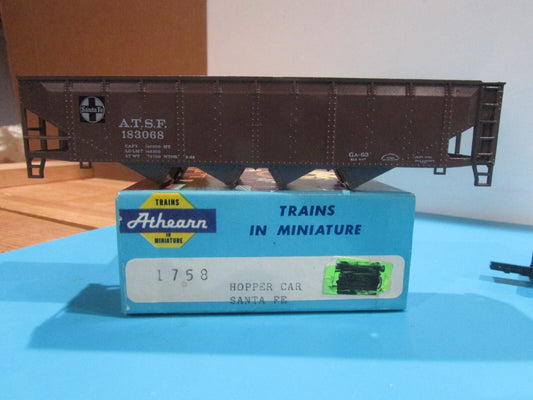 HO Scale Athearn 1758 Hopper Car Kit  Santa Fe