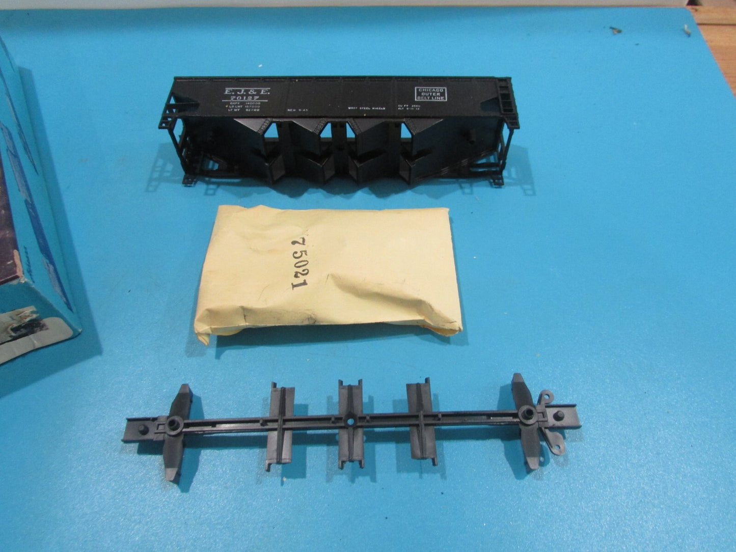 HO Scale Athearn 1751 EJ & E Hopper Car Kit #70127