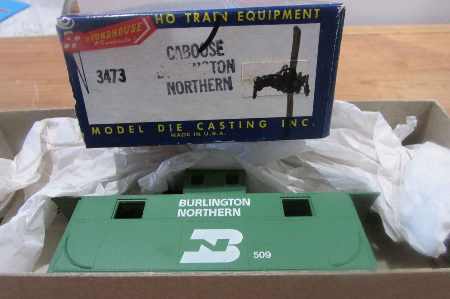 HO Scale RoundHouse 3473 Caboose Burlington Northern RH4348
