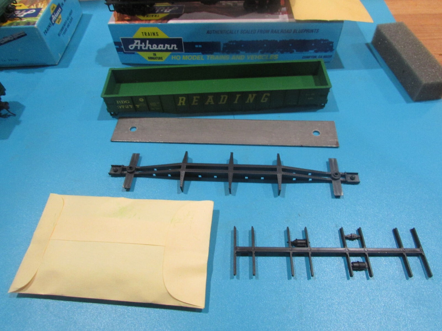 HO Scale Athearn (4) Assorted Freight Cars Reading Lot#2177