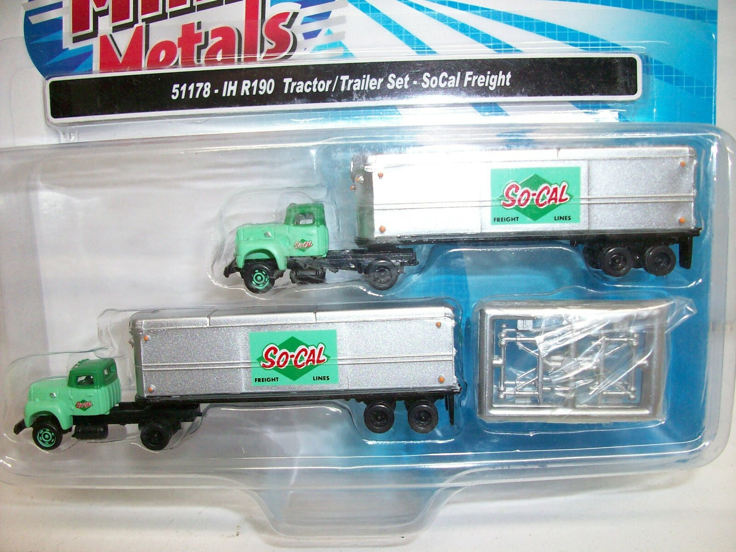  N Scale CMW 51178 IH R190 Tractor-Trailer Set SoCal Freight