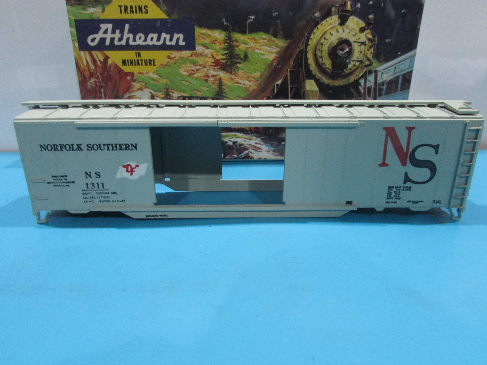 HO Scale Athearn 1308 Norfolk & Southern 50ft DBL DR Auto Car Kit Lot#0936