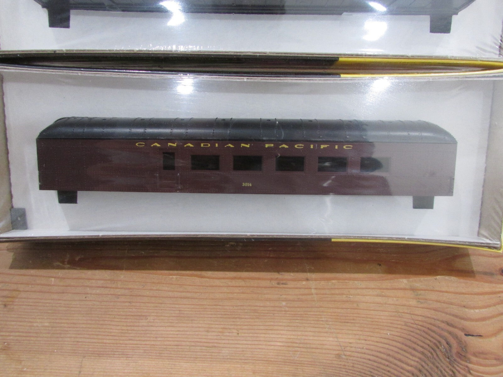 HO Scale RoundHouse (2) Harrison Style Passenger Cars Canadian Pacific LOT#3584