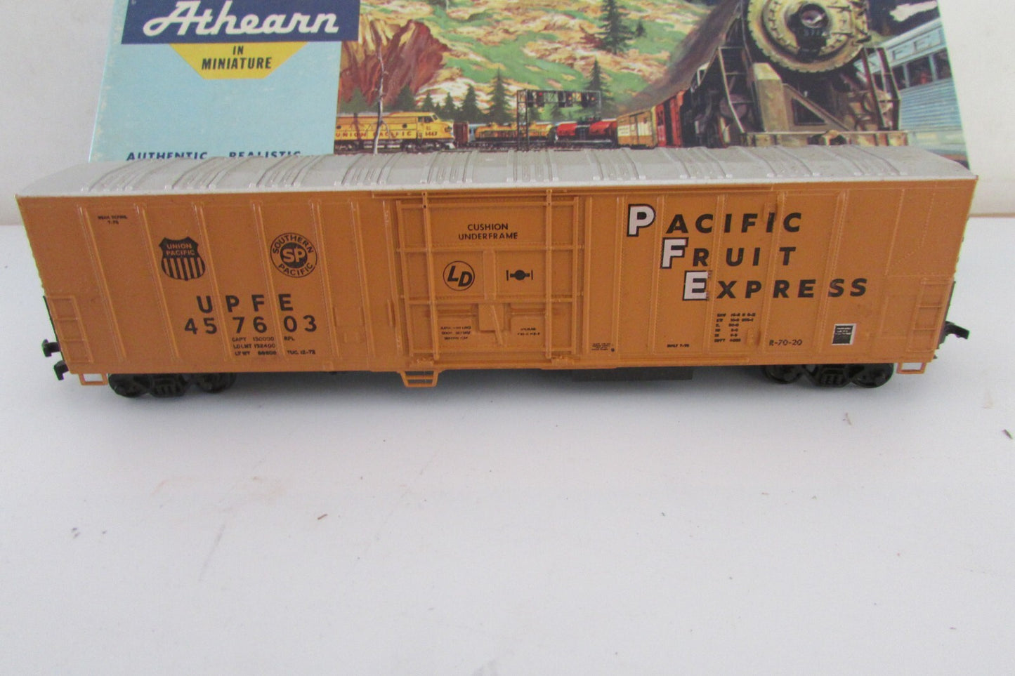 HO Scale Athearn 5465 P.F.E. 57ft Mechanical Reefer #457603 RTR