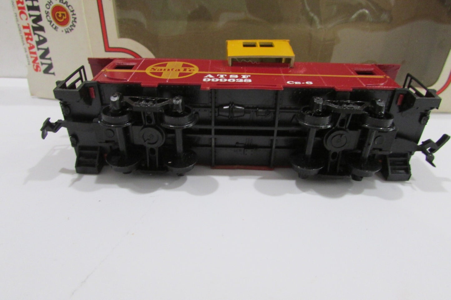 HO Scale Bachmann 43-1007-02 Wide Vision Caboose Santa Fe