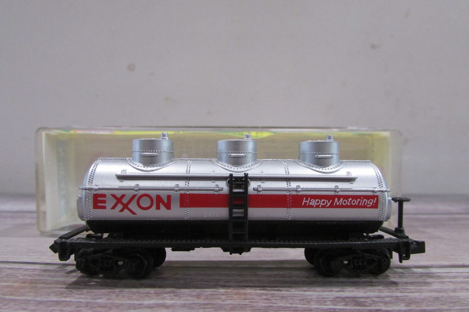 N Scale Model Power 3411 Tank Cars (3) EXXON Lot#3038