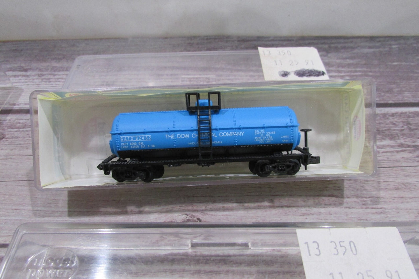 N Scale Model Power (4) Assorted Tank Cars   Lot#3074