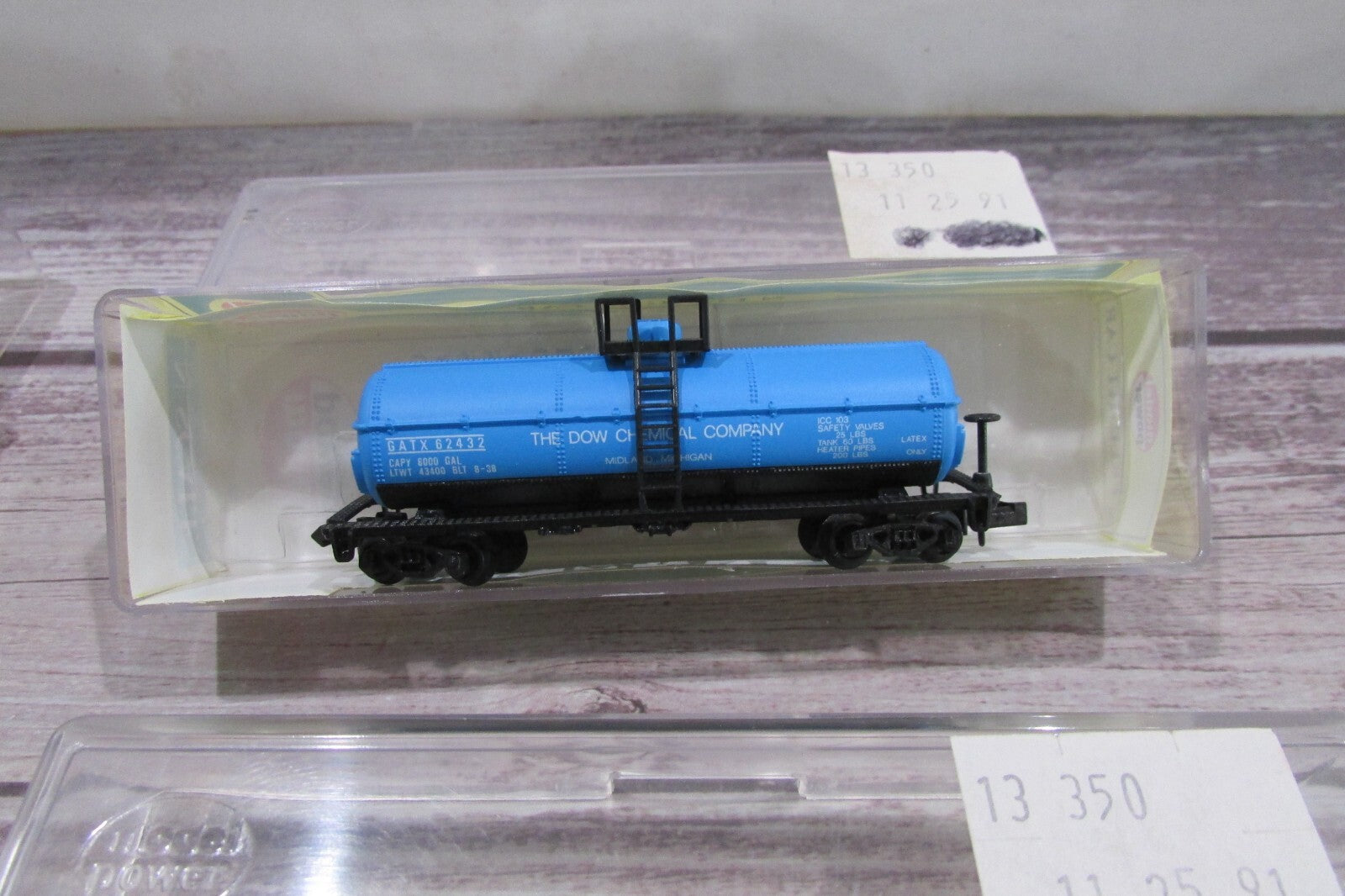 N Scale Model Power (4) Assorted Tank Cars   Lot#3074
