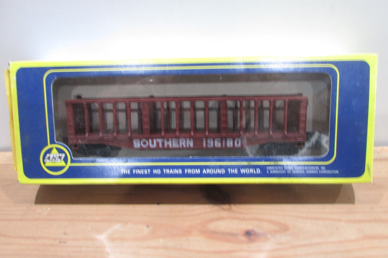 HO Scale AHM 5392G Pulpwood Rack Car Southern #196180
