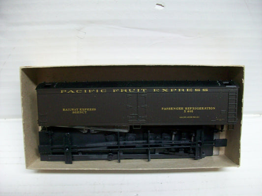 HO Scale Athearn 5335 50'Ft Express Reefer PFE