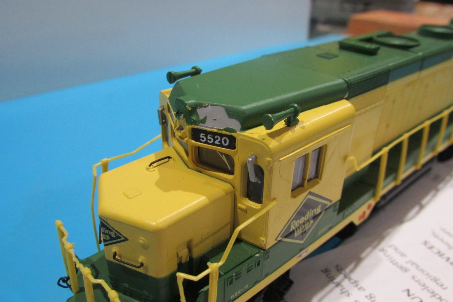 HO Scale Bachmann Spectrum 41-0823-10 GP30 Diesel Locomotive READING Lot#2616